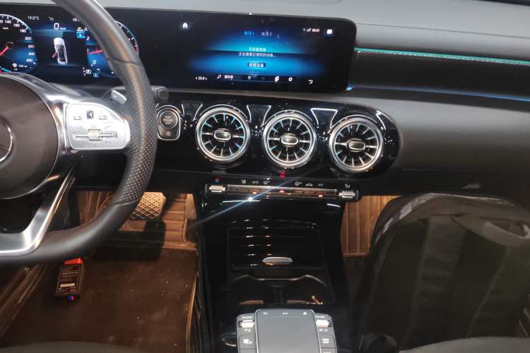 Used Mercedes-Benz A-Class 2022 Revised Version A 200 L Sport Sedan Fashionable Style Audio And AC Panel