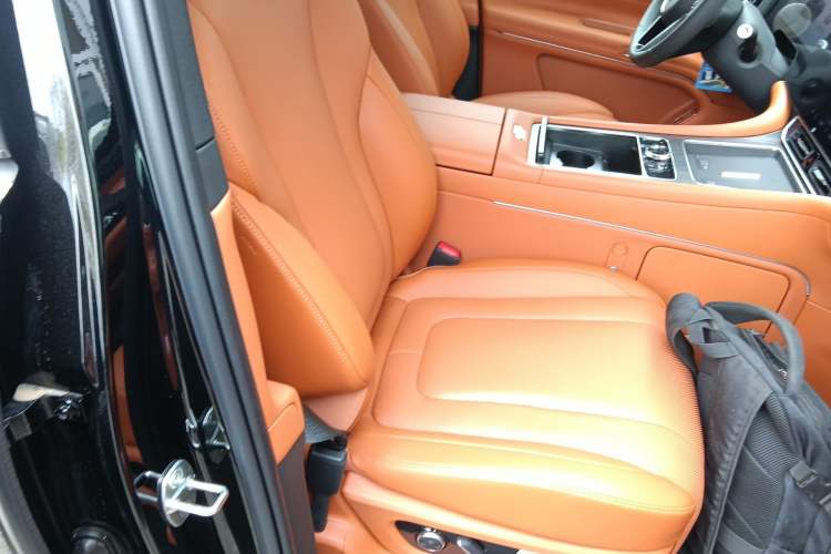 Used Hima AITO M9 2025 Extended-Range Ultra Version 52 kWh 6-Seater Right Front Seat