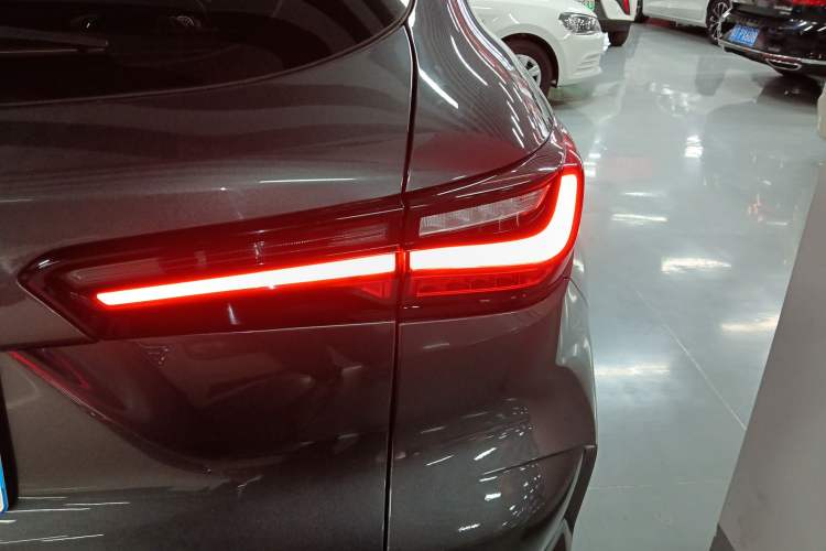 Used CHANGAN OSHAN X5 2022 Sport Edition 1.5T DCT Cyclone Assault Right Rear Taillight