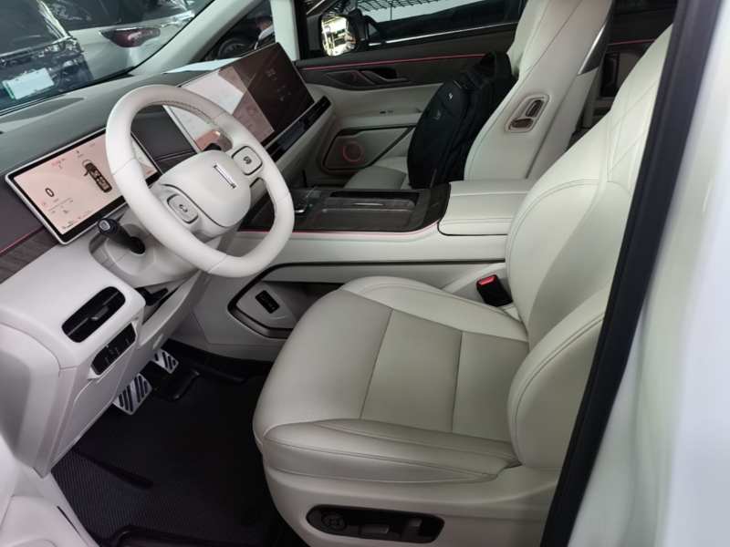Used Wey Gaoshan 2025 Four-Wheel Drive Alpine 8 — 14