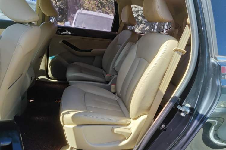 Used Baojun 730 2014 1.5L manual Comfort ESP version 7 seats