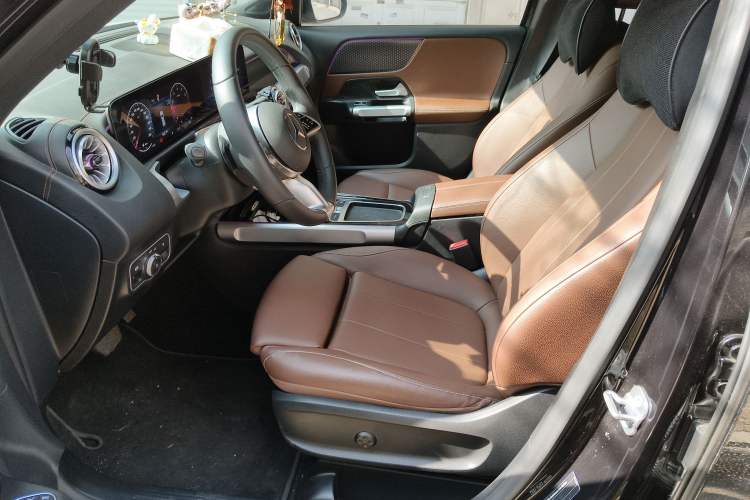 Used Mercedes-Benz GLB 2024 Refresh GLB 220 Dynamic Edition Left Front Seat