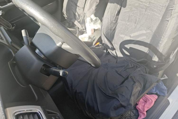 Used CHANGAN KAICHENG F300 2022 1.5L "True Fragrance" Long-Wheelbase DAM15KL Left Front Seat