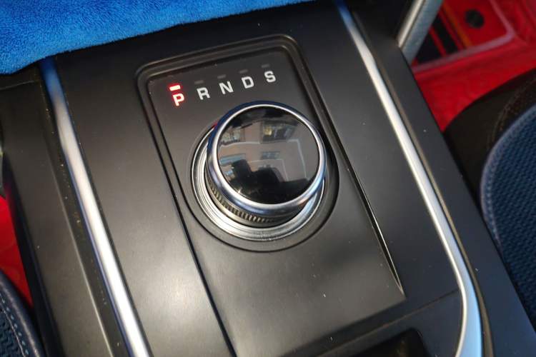 Used Land Rover Discovery Sport 2019 240 PS SE Version China VI Standard Gear Lever