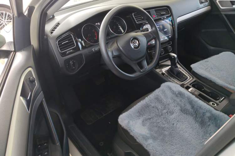 Used Volkswagen Golf 2018 1.6L Automatic Fashion Model