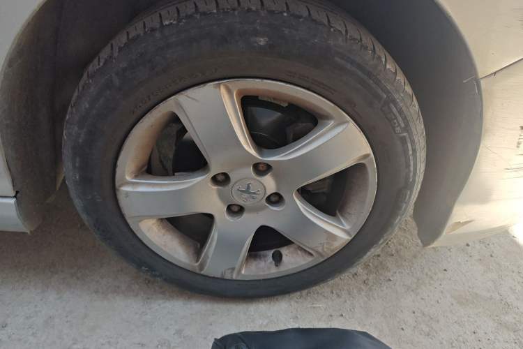 Used Peugeot 308 2014 Enjoy Edition Classic 1.6L Manual YouShang Model Right Front Wheel Hub