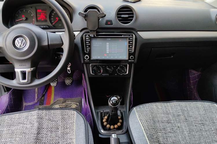 Used Volkswagen Jetta 2013 1.6L Manual Comfort Model Audio And AC Panel