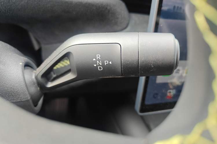 Used Lynk & Co 10 EM-P 2025 Model 240 All-Wheel Drive Ultra—Sport Edition Gear Lever
