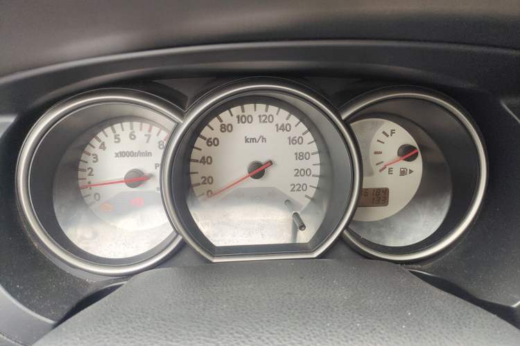 Used Nissan Livina 2010 Jingyue Edition 1.6L Manual All-Around Model