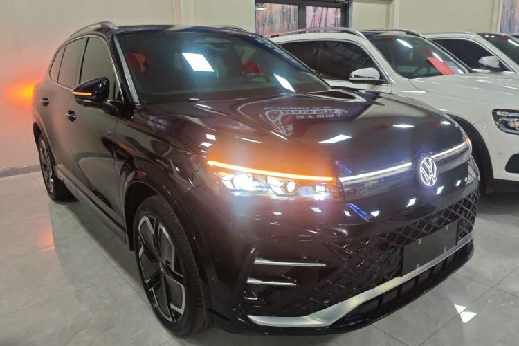 Used Volkswagen Tiguan L 2024 PRO 330TSI Two-Wheel Drive R-Line Prestige Edition