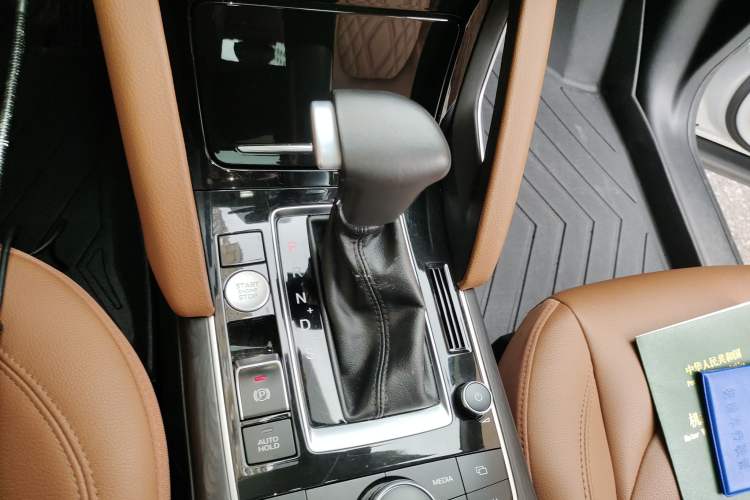 Used BORGWARD BX7 2018 28T Two-Wheel Drive Luxury Version 5 Seats China V Emission Standard Gear Lever