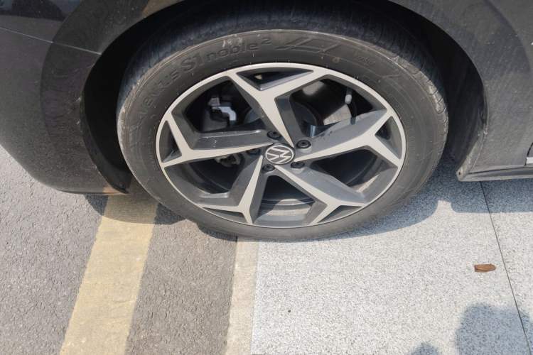 Used Volkswagen Passat 2023 Revised 330TSI Starry Elite Edition Left Front Wheel Hub