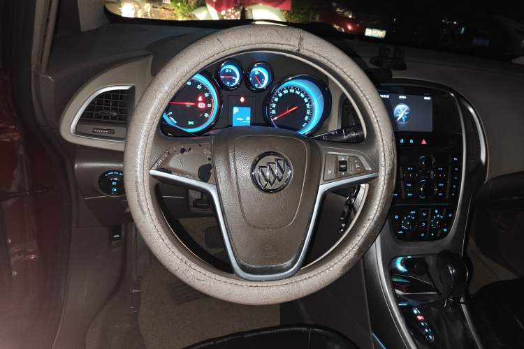 Used Buick GT 2013 GT 1.6L Automatic Fashion Edition Steering Wheel