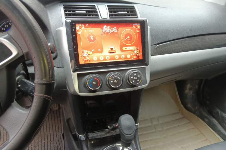 Used Zotye Z300 2014 1.6L Drive-Value Edition Automatic Elite Model Audio And AC Panel