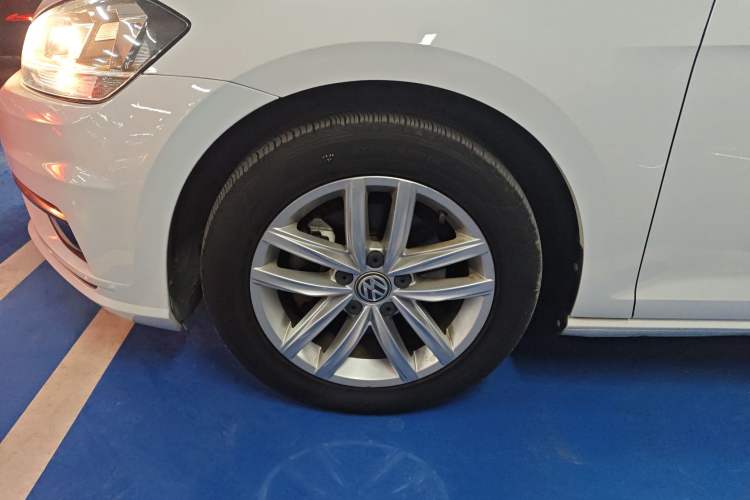 Used Volkswagen Golf 2018 230TSI Automatic Comfort Model Left Front Wheel Hub