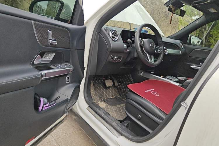 Used Mercedes-Benz GLB 2021 GLB 200 Dynamic Edition Driver Seat