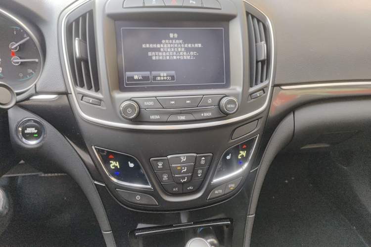 Used Buick Regal 2015 1.6T Elite Tech Model Audio And AC Panel