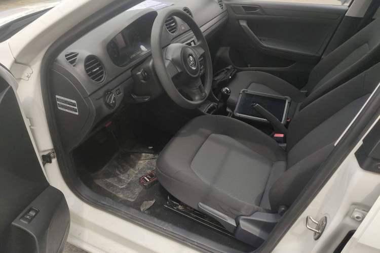 Used Volkswagen Jetta 2015 Value Edition 1.6L Manual Fashionable Style Driver Seat