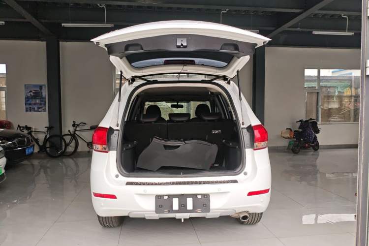 Used Haval H6 2016 Upgraded Model 1.5T Automatic Two-Wheel Drive Elite Version Trunk