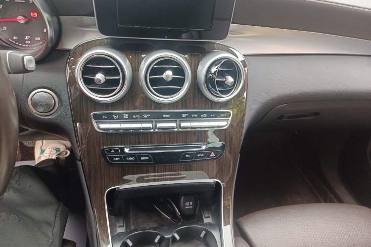 Used Mercedes-Benz GLC 2019 GLC 260 4MATIC Luxury Model
