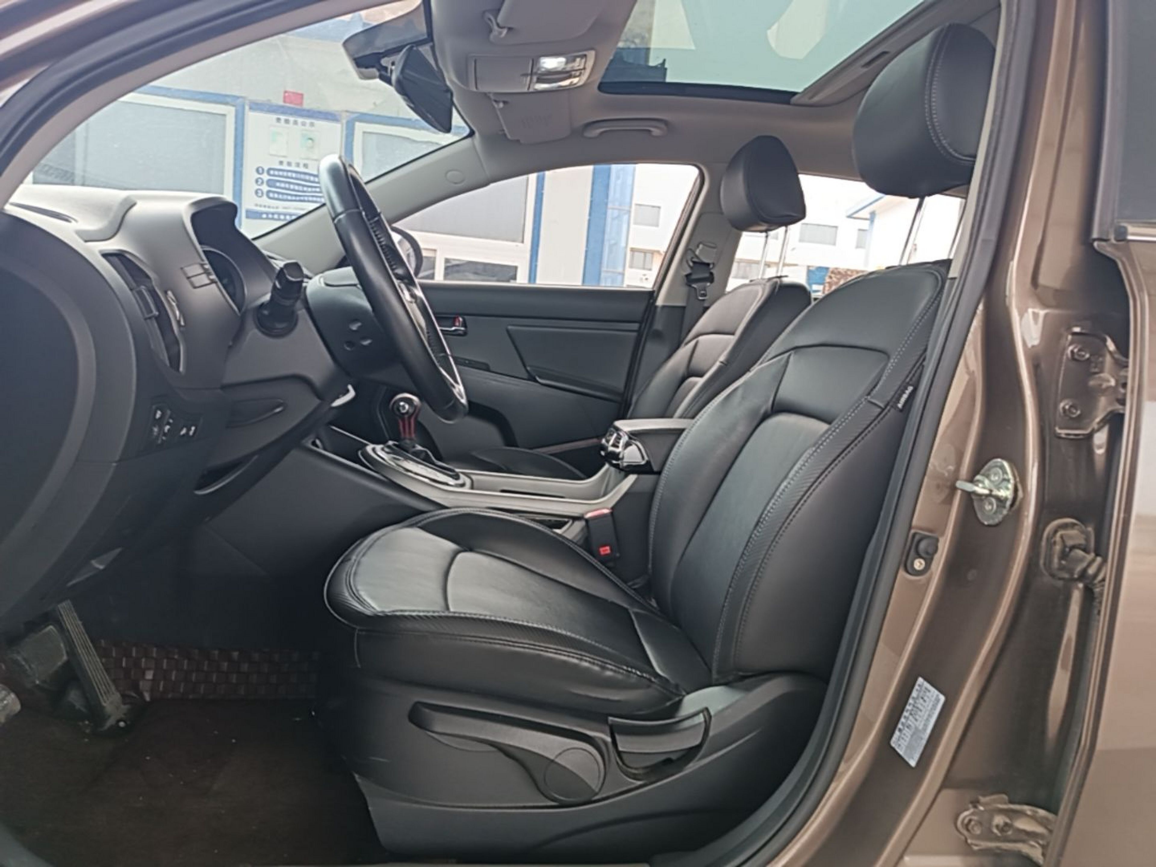 Vordere Reihe im Auto
