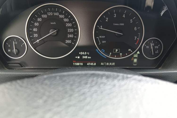 Used BMW 3 Series 2019 320Li Fashion Model Odometer Close Up