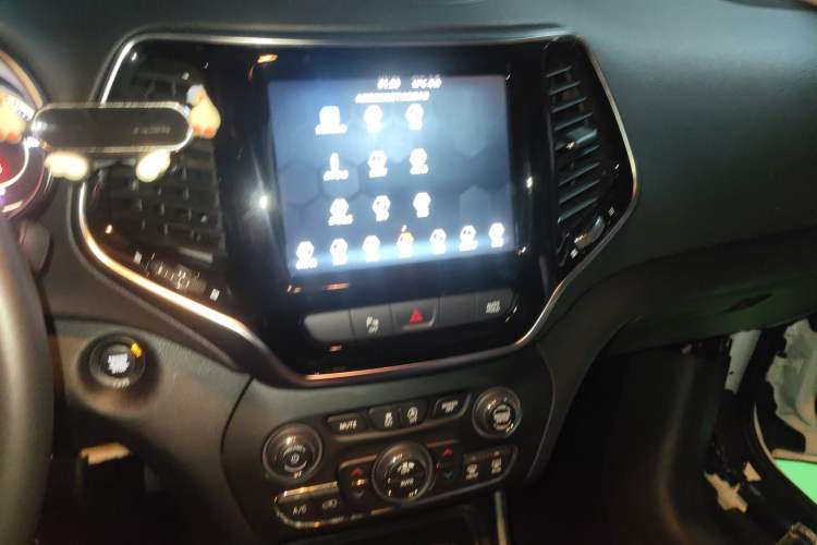 Used Jeep Cherokee 2019 2.0T Two-Wheel Drive Smart Enjoyment Version China V
