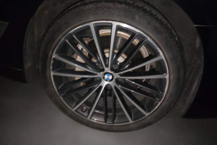 Used BMW 5 Series 2021 530Li Leading Model M Sport Package Right Front Wheel Hub