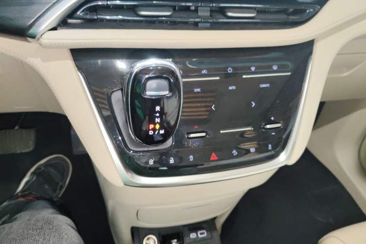 Used Buick GL8 2022 ES Landtrek 653T Luxury Edition
