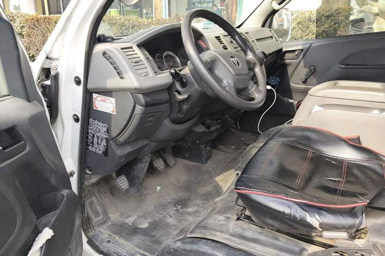 Used Foton Scenic G7 2017 2.0L Short-Wheelbase Commercial Van High-Roof 2-Seater 4Q20M