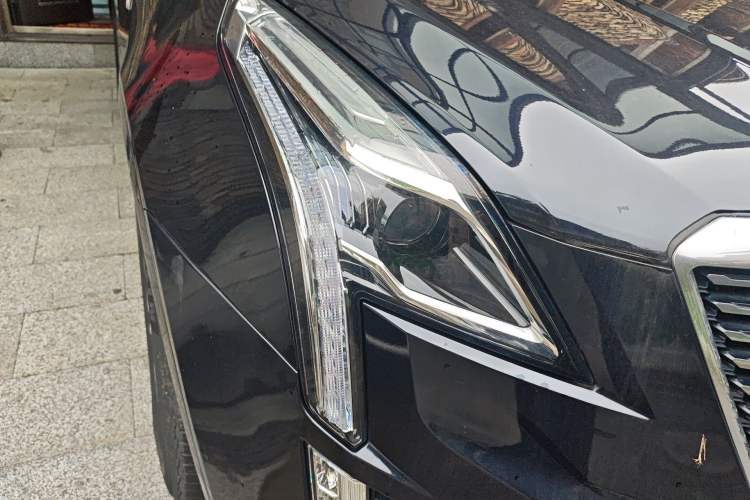 Used Cadillac XT5 2021 28T Four-Wheel Drive Luxury Version Right Front Headlight