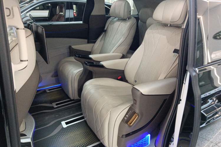 Used Denza D9 2022 DM-i 970 Four-Wheel Drive Flagship Model
