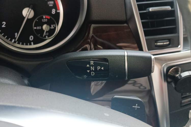 Used Mercedes-Benz M-Class 2015 ML 400 4MATIC Dynamic Model Gear Lever