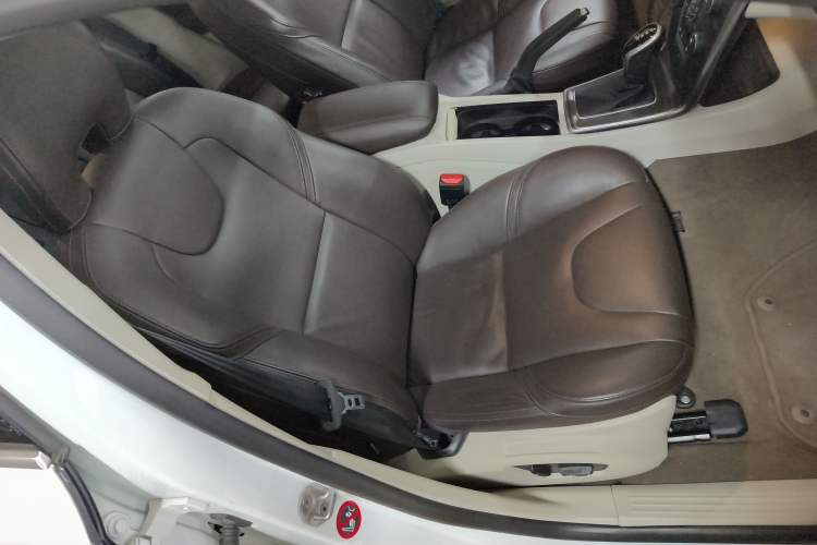 Used Volvo V40 2014 2.0T Zhiya Edition Right Front Seat