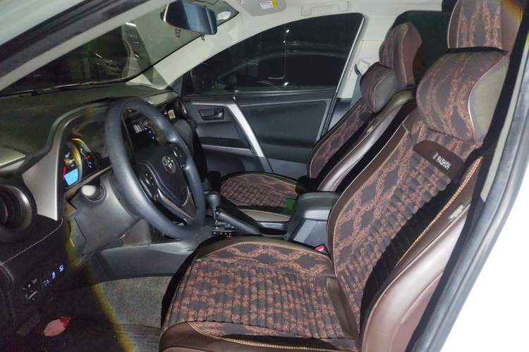 Used Toyota RAV4 2019 2.0L CVT Two-Wheel Drive Luxury Version China VI Standard
