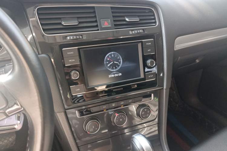 Used Volkswagen Golf 2018 230TSI Automatic Comfort Model Audio And AC Panel