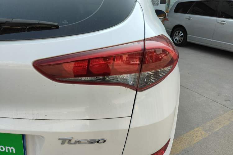 Used Hyundai Tucson 2015 1.6T Dual-Clutch Two-Wheel-Drive Smart Model Right Rear Taillight