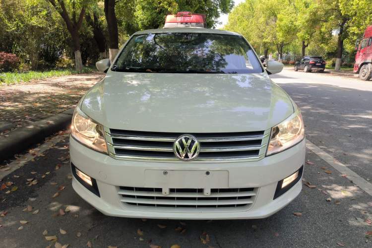 Used Volkswagen Santana 2015 1.6L Manual Comfort Edition Front