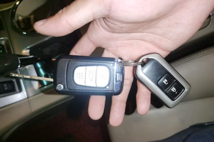 Used Toyota Highlander 2013 2.7L Two-Wheel Drive 7-Seater Zijin Edition Vehicle Key