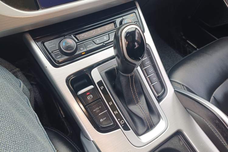 Used Geely Auto Emgrand X7 Sport 2016 1.8TD Automatic ZhiShang Model