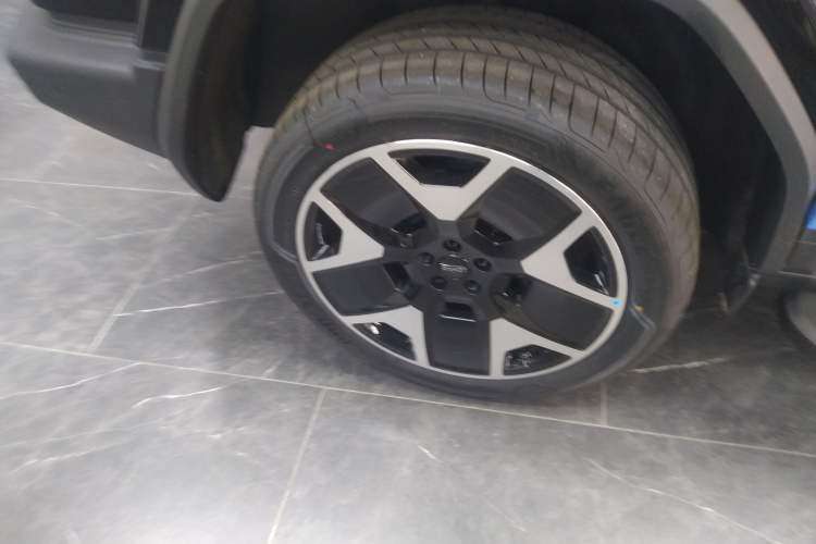 Used iCAR V27 2026 Model 200KM Four-Wheel Drive Falcon 500 Right Rear Wheel Hub