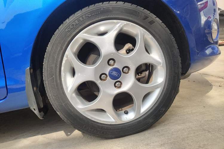 Used Ford Fiesta 2011 Hatchback 1.5L Automatic Sport Model Right Front Wheel Hub