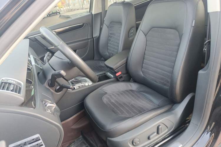 Used Volkswagen Magotan 2015 Revised Version 2.0 TSI Luxury Edition Left Front Seat