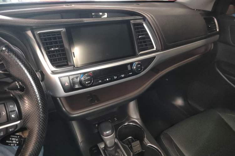 Used Toyota Highlander 2018 2.0T Four-Wheel Drive Prestige Version 7 Seats China V Emission Standard Audio And AC Panel