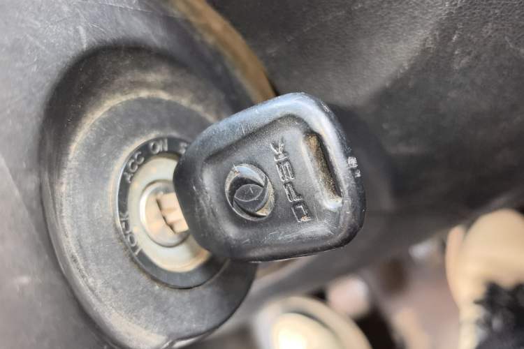 Used Dongfeng Fengon 330 2014 1.5L Manual Standard Edition DK15-02 Vehicle Key