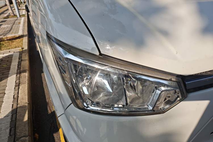 Used New Gonow Shuailing 2022 Standard Range with 41.64 kWh Lishen Power Right Front Headlight