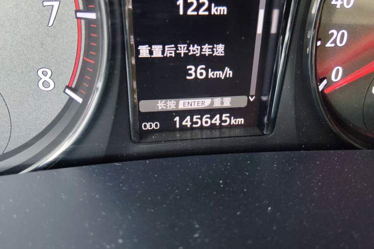 Used Toyota Crown 2015 2.0T Fashion Edition Odometer Close Up