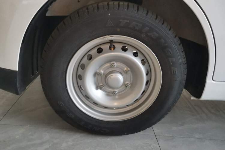 Used Wuling Yangguang 2025 Model 310KM Bus Edition—Customized by CATL