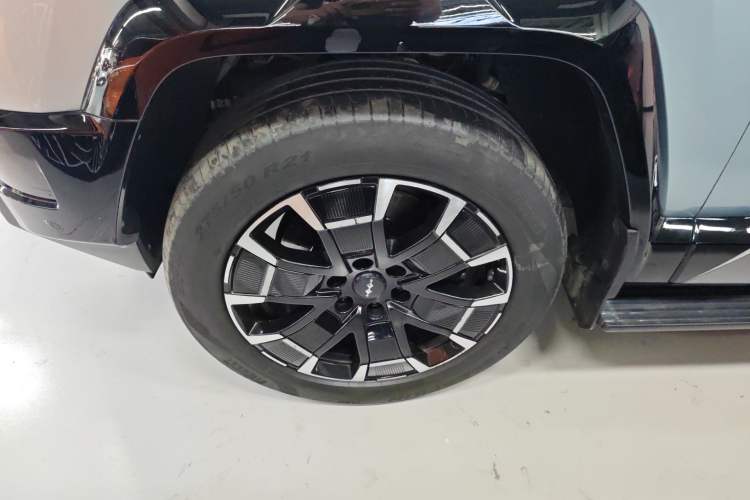 Used Formula Leopard 8 2025 Smart & Brave Flagship Edition 7 Seats Left Front Wheel Hub