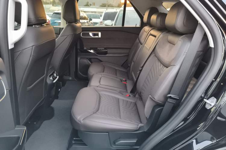 Used Ford Explorer 2024 2.3T EcoBoost Four-Wheel Drive Titanium Edition 7 Seats